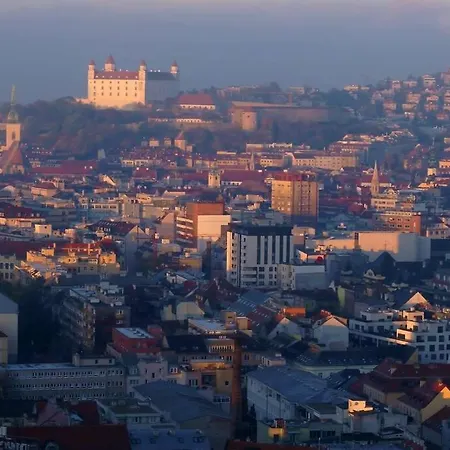 Sky Park Castle-amazing View Apartamento Bratislava