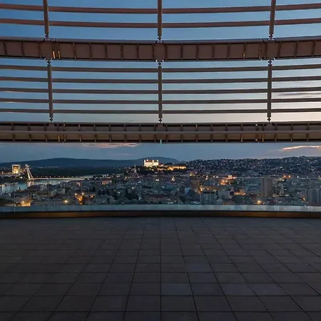 Sky Park Castle-amazing View Apartamento Bratislava